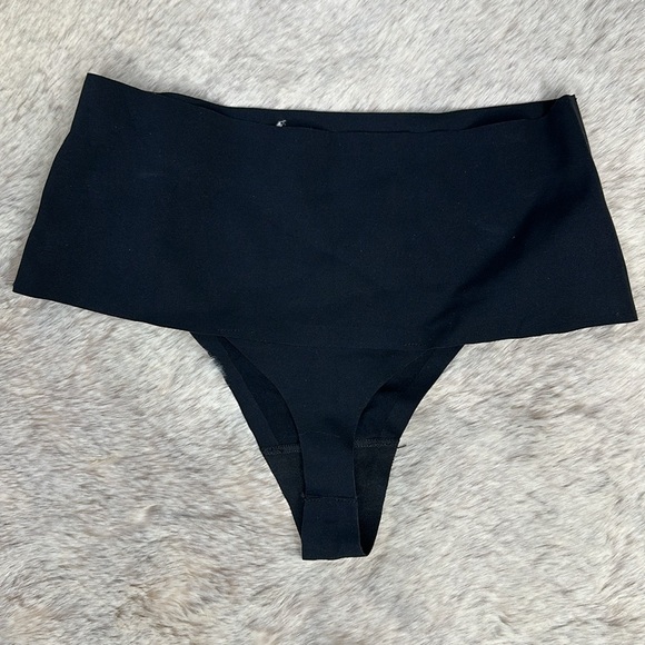 SPANX | Undie-tectable® Smoothing Thong, in Very Black, Size S, NWOT - Picture 3 of 9